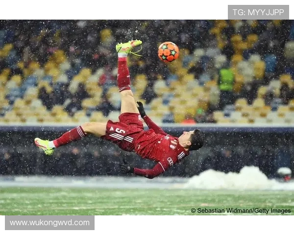 C罗与莱万：终结模式从单点爆破转向体系融合