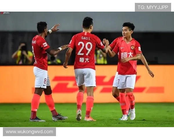上海海港面临核心阵容更迭,新赛季多线作战考验板凳深度 上海海港面临核心阵容更迭,新赛季多线作战考验板凳深度